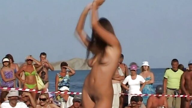 Busty女性にストッキングと大きな胸運指膣のテーブル 女の子 av 動画