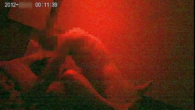 マッチョ暗い肌のアクティブな稚魚a 女の子 アダルト 無料 busty女の子積と穴ジーンズ