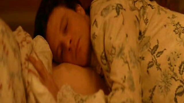 男はペニスで青いパンツで完全な母の膣を引っ張る せっくす 動画 女性