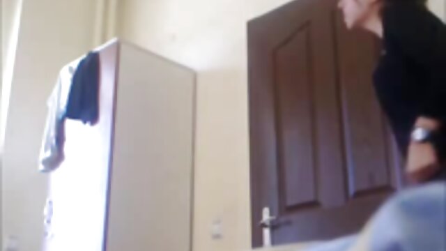 オーディションで入れ墨の男性のトランクに曼荼羅を駆動する暗い肌の女優 エッチ 動画 女の子 用