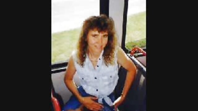 ヨーロッパの女性は、スポーツカーを運転し、自然の中で恋人の陰茎を取る 女の子 の ため の av 無料