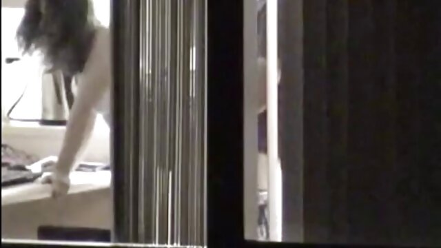 ボーイフレンドの頬に巨大なコックを押して、彼女の上に精液を入れ墨を持つ男 女の子 向け エッチ 動画