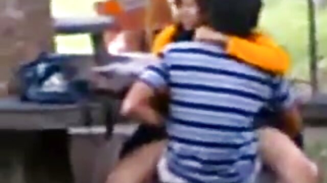 大人の人形のドレスでロシアのパイプラインを吸うと破壊された彼女の膣のテーブル セックス 動画 女性