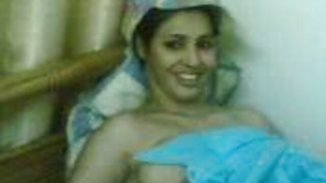 二つの黒男は彼女の彼氏にスキニーライリーリードをクソすべての穴にコックを突き出す 動画 女性 av