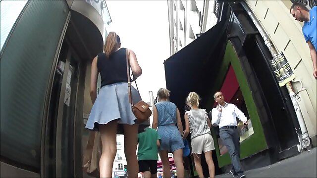 プールで裸の隣人を見ている男とそう彼を刺しました 女の子 エッチ な 無料 動画