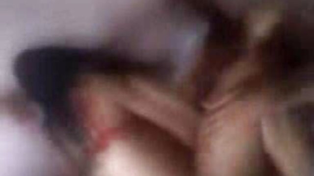 二つのレズビアン情熱的に接吻とその膣に触れる エッチ 無料 動画 女性