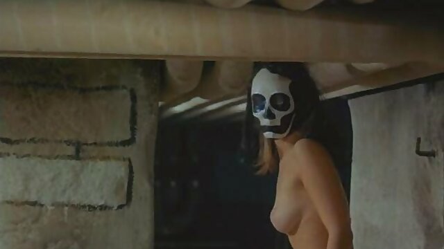 三つのダンサーは、鏡の前でお互いを満足させるために 女の子 向け av 動画