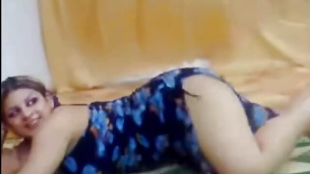 男にお尻を与えるためにマッサージテーブルの上に明るい茶色の髪 女の子 向け エッチ 動画 無料