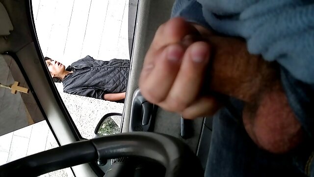 ハイヒールを持つ人形は、男性との肛門性の前に性のおもちゃを開発する 女の子 エッチ 無料 動画