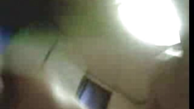 若い女性と大きな太ももにかかとがお尻積によってa友人 女の子 の ため の エッチ な 動画