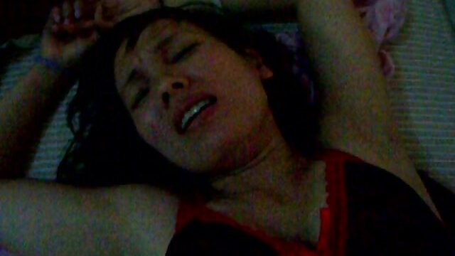赤い髪の女性を引っ張っている男は、ソファの上に黒い猫を性交する 女性 の ため の 無料 アダルト 動画 ラブ エッチ loveh 女の子 向け av