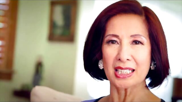 Mia Khalifaは男が彼女のスリットを舐めさせ、彼女とセックスをしましょう 無料 女の子 エッチ 動画